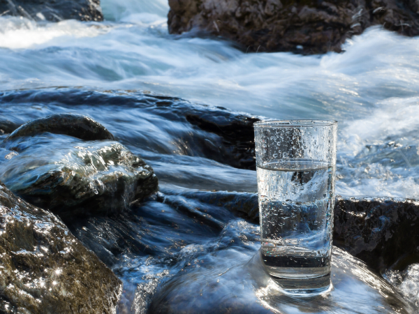 Natürliches Wasser Natuerliches Wasser