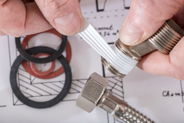 Klempner mit Teflonverbindung Klempner mit Teflonverbindung