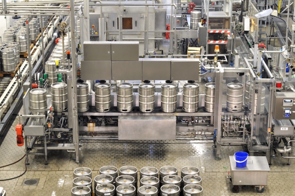 Abfüllung von Bierfässern Abfüllung von Bierfässern / Bottling of beer kegs