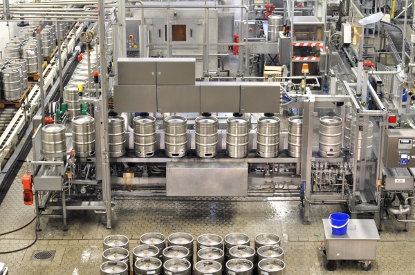 Abfüllung von Bierfässern / Bottling of beer kegs