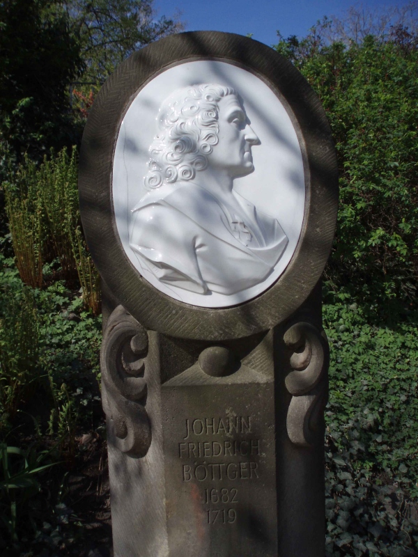 Denkmal für Johann Friedrich Böttger in Dresden Denkmal fuer Johann Friedrich Boettger in Dresden
