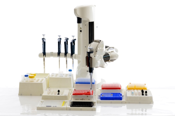 Labor-Roboter für das Liquid Handling Labor-Roboter fuer das Liquid Handling Laborautomatisierung