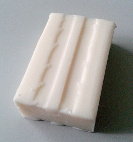 Deutsche Kernseife (Natriumseife) Deutsche Kernseife (Natriumseife) Synthetische Tenside