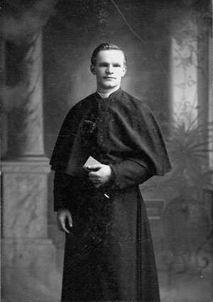 Pater Julius Arthur Nieuwland (1878 - 1936) Pater Julius Arthur Nieuwland (1878-1936)