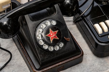 Telefon aus Bakelit mit Nummernschalter Telefon aus Bakelit mit Nummernschalter