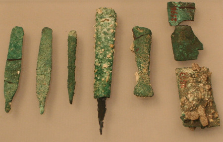 Undatierte Kupferwerkzeuge, die in Gizeh gefunden wurden
