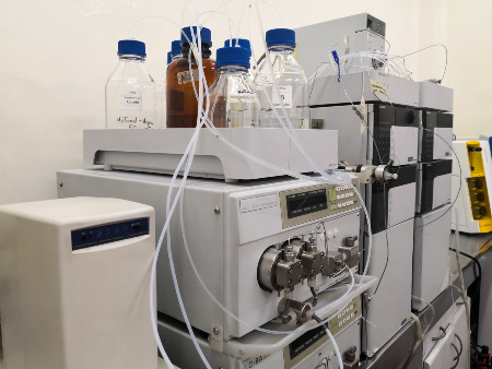 Equipment für die Hochleistungs-Flüssigkeitschromatographie (HPLC)