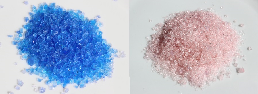 Blaugel (Silicagel) mit Indikator-Farbstoff: links trocken (blau), rechts feucht (rosa) Blaugel (Silicagel) mit Indikator-Farbstoff: links trocken (blau), rechts feucht (rosa)