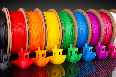 Für den 3D-Druck werden häufig Filamente aus PLA eingesetzt, üblicherweise mit Durchmesser 1,75 mm oder 2,85 mm 