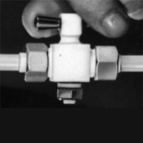 Absperrhahn aus PTFE für gleiche Schlauchgrößen mit Überwurfmutter aus Edelstahl